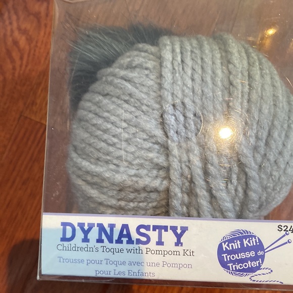 2x children’s toque kits with pompon kit - Picture 3 of 5